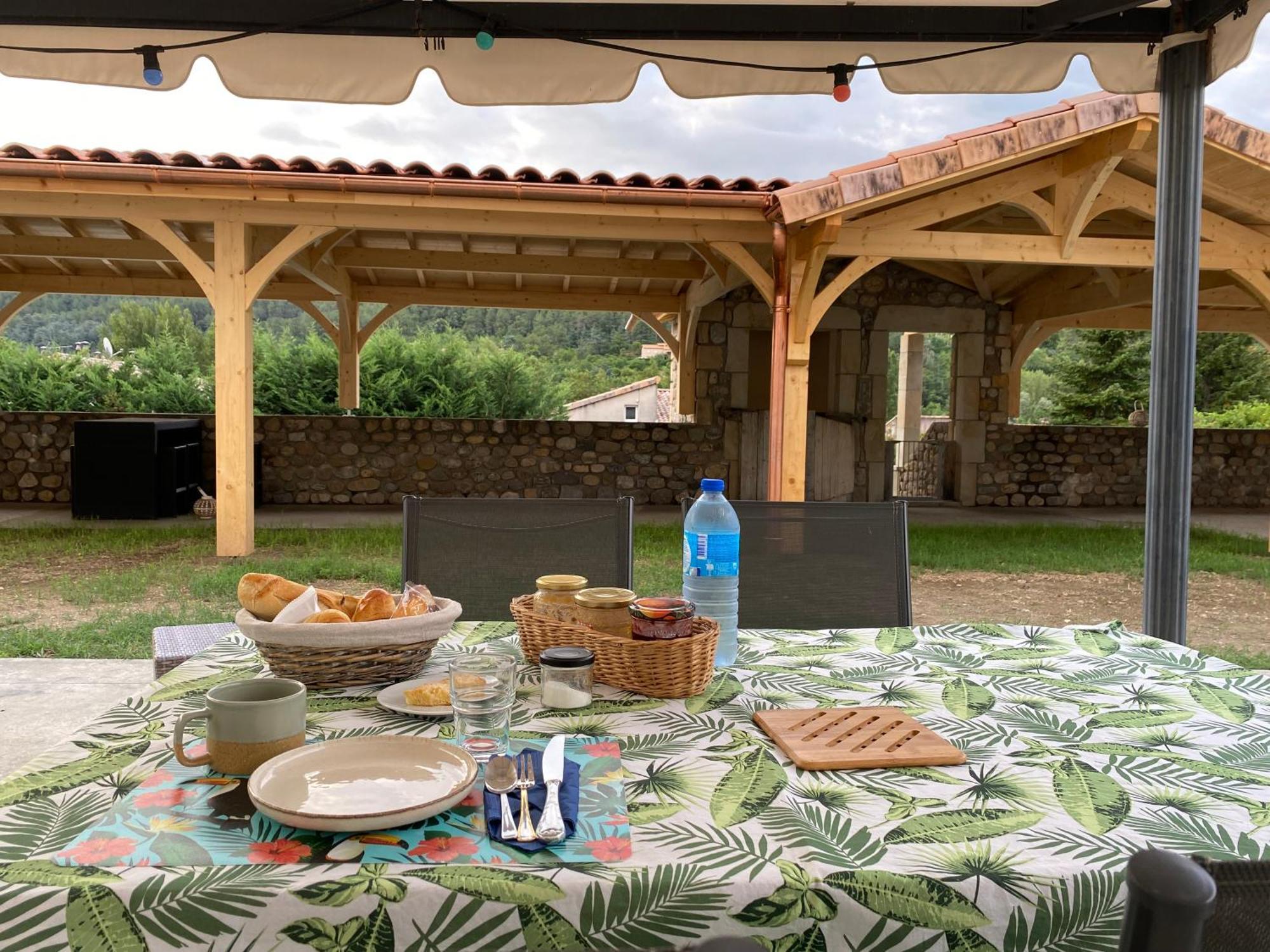 Domaine Les Buis Bed & Breakfast Saint-Fortunat-sur-Eyrieux Ngoại thất bức ảnh